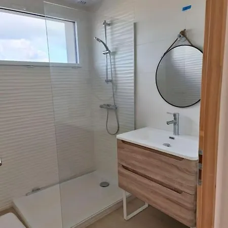 Maison Moderne Et Lumineuse A 5 Minutes A Pied Des Plages Landunvez